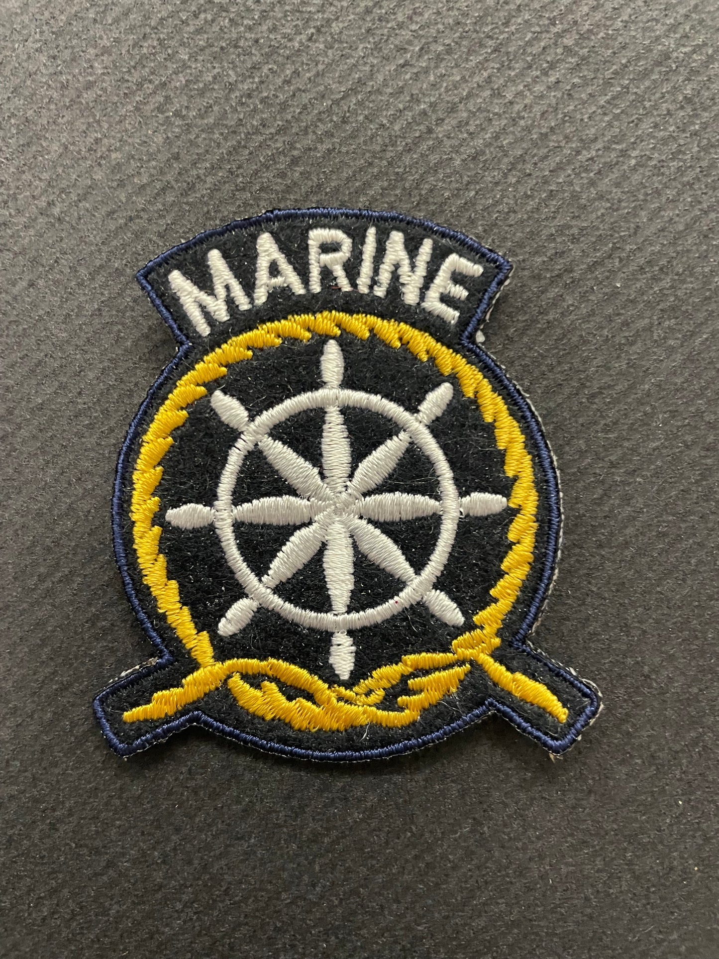 Ecusson Marine Gouvernail Bleu marine