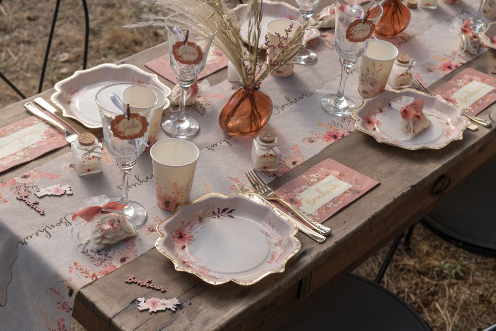 Art de la table 2025 : les tendances pour une communion, un baptême ou un mariage réussi