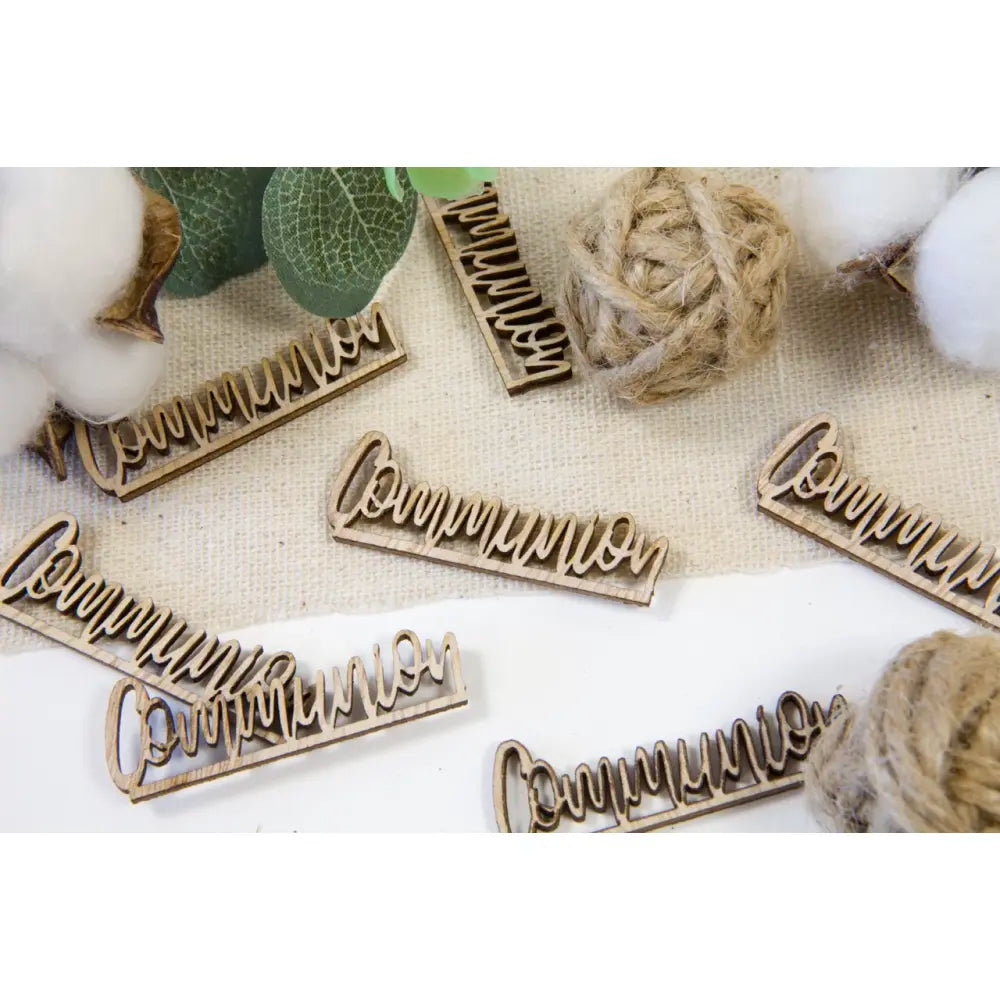 10 Décos à parsemer "Communion" en bois naturel - 4,5 x 1,5 cm