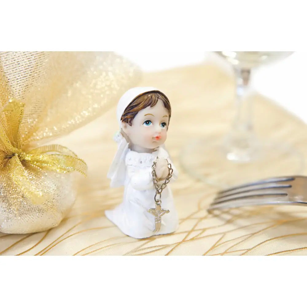 Sujet de décoration "communiante agenouillée" - Hauteur : 6,5 cm