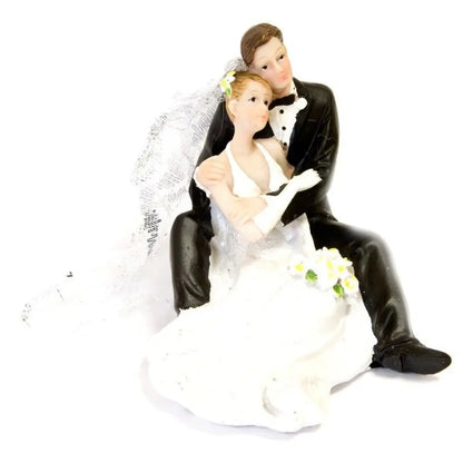 Sujet en Résine - Couple Mariés Assis Enlacés