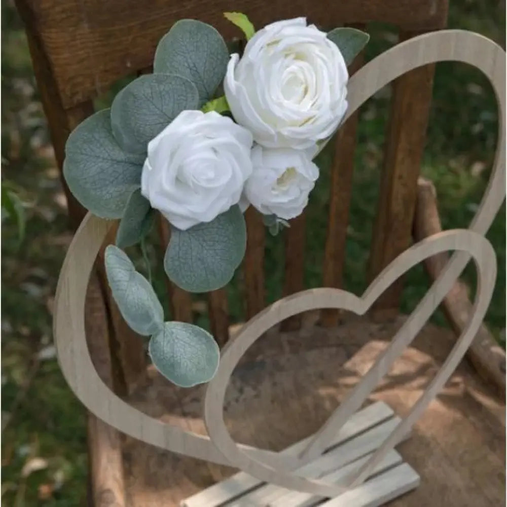 6 Roses Blanches sur Tige et Feuilles